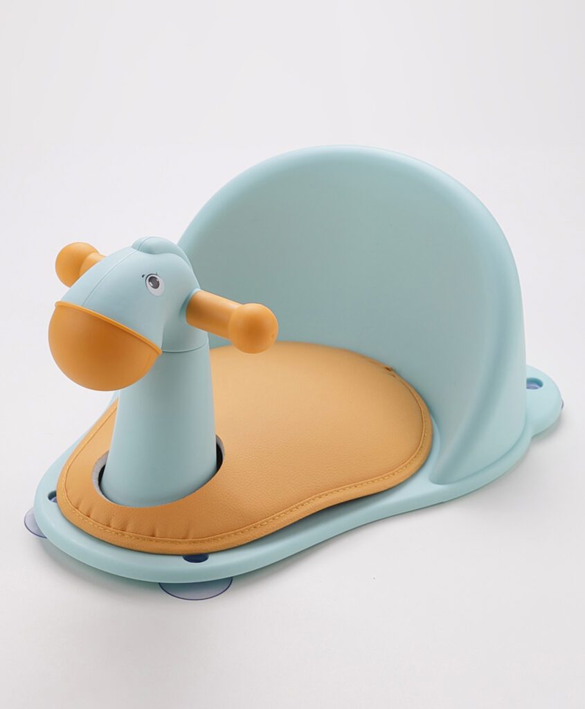 This bath accessory ensures that your baby loves his bath time. This is specially designed for babies up to one year. This can be used in any bath tubs or adult tubs. It is easy to carry and store and comes equipped with suctions for anti-slip. Let your toddlers splash and play during their bath time in this.